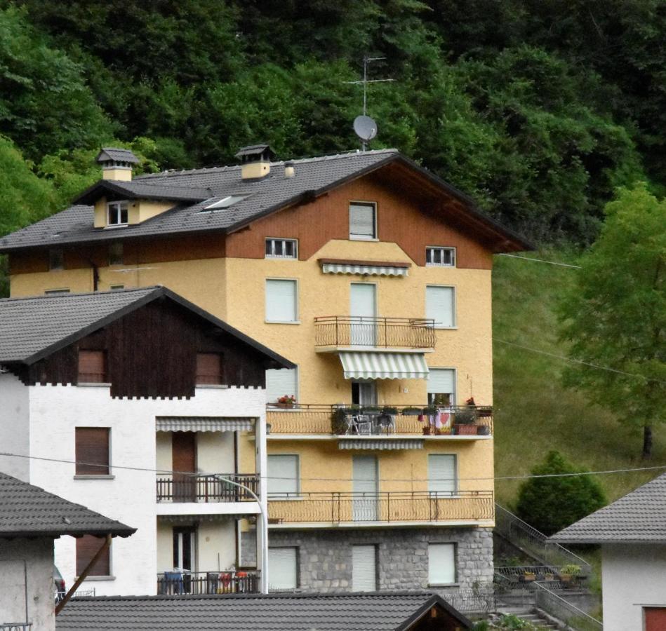 Casa Vacanza Dolcevita Averara Exterior foto